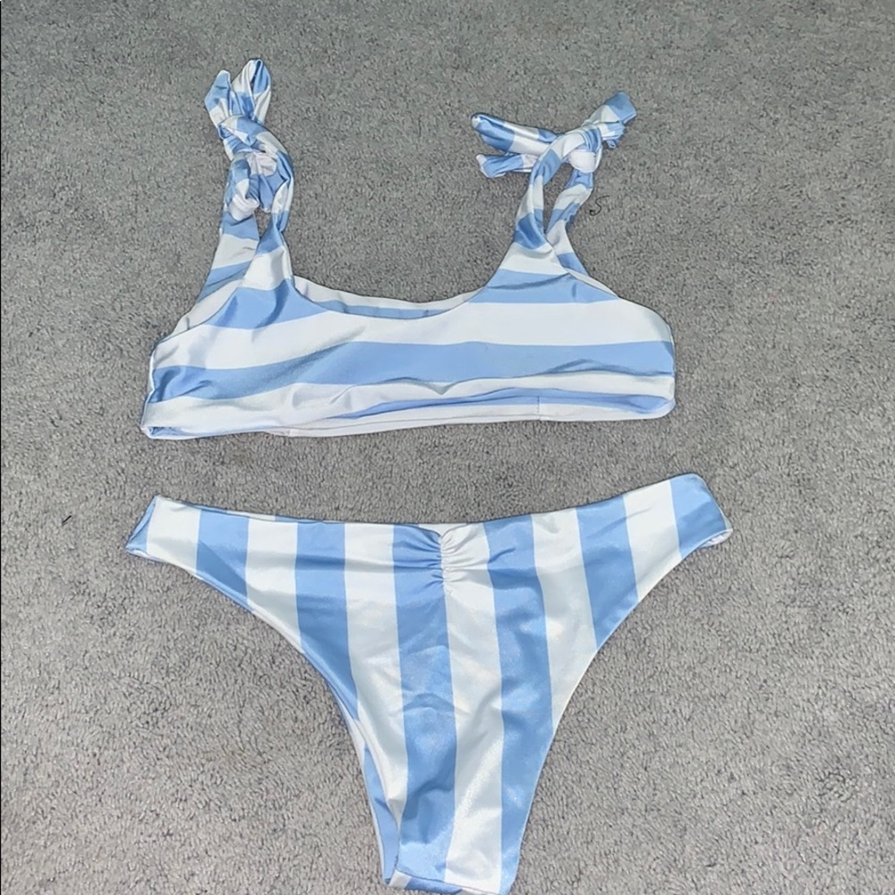 Bikini set - Picture 2 of 2